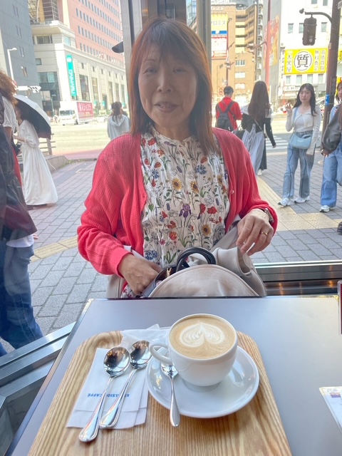 写真:ハートのラテアートに思わず笑顔